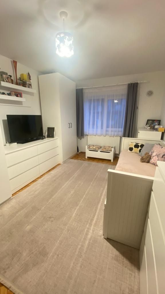 Vând apartament cu doua camere micro 17