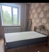 Кровать с матрасом продается