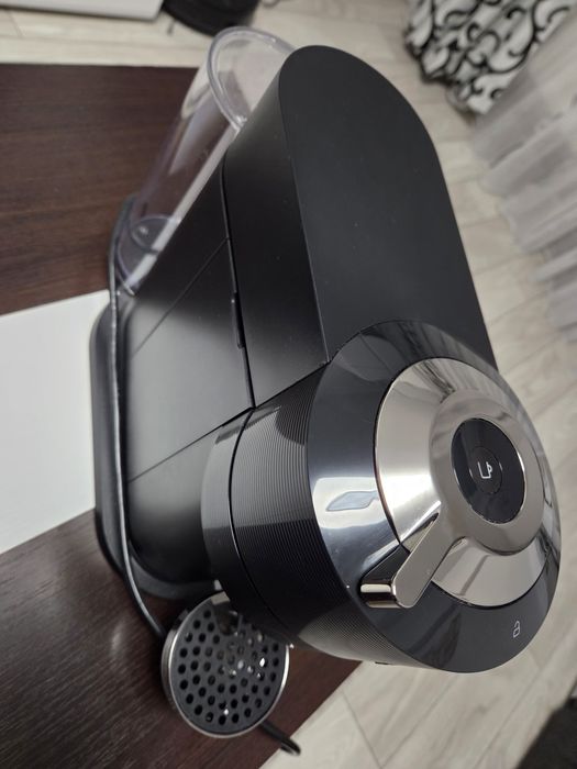 Aparat cafea Nesspresi Vertuo