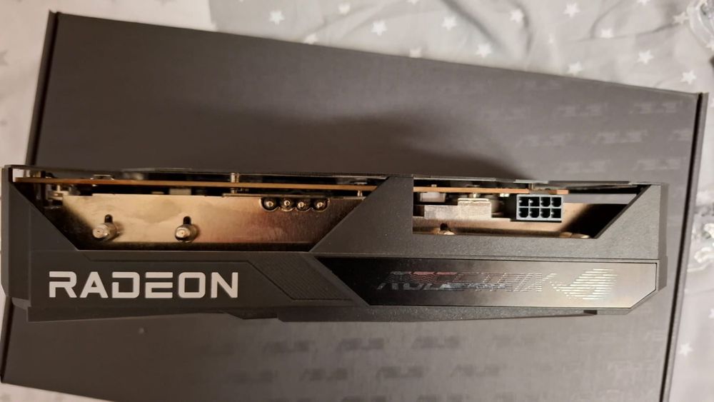 Vând RX 6650XT ROG