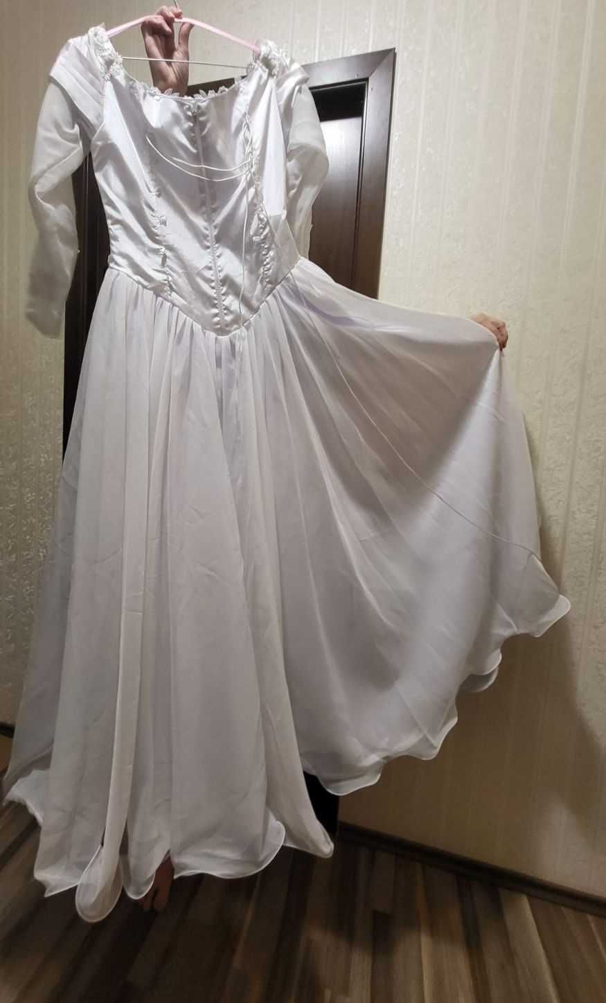Rochie lunga de mireasa, corset reglabil