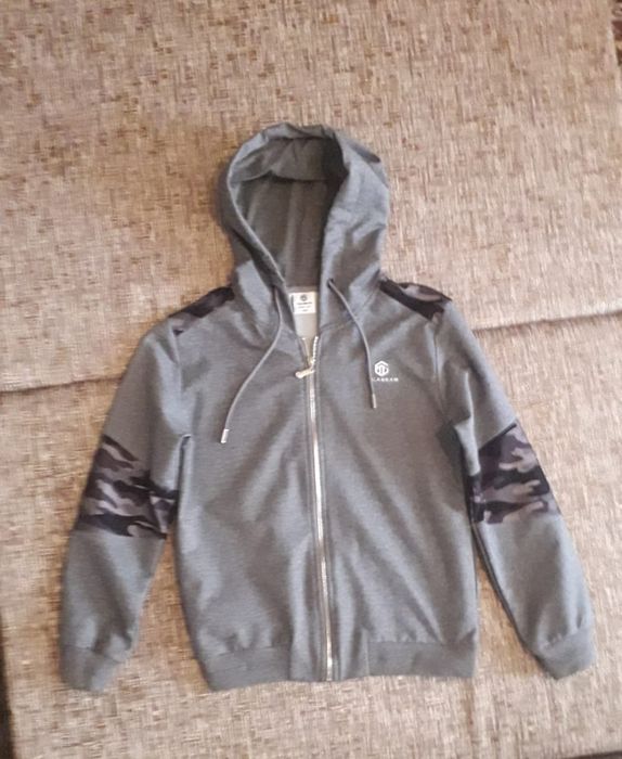 Продам спортивный костюм