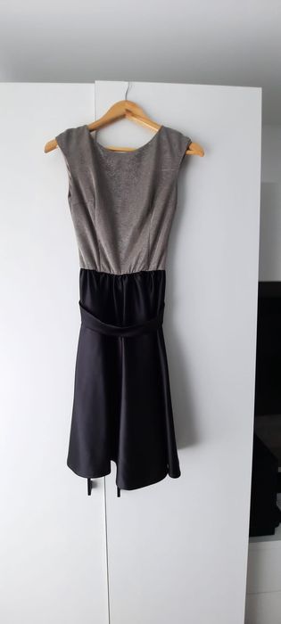 Vând rochie neagră cu argintiu