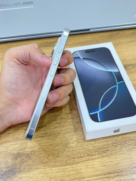 iPhone 16 pro white