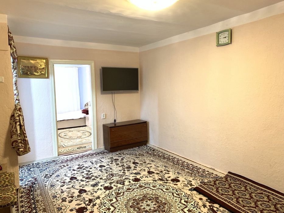 Срочно двухкомнатная 65 квадратов