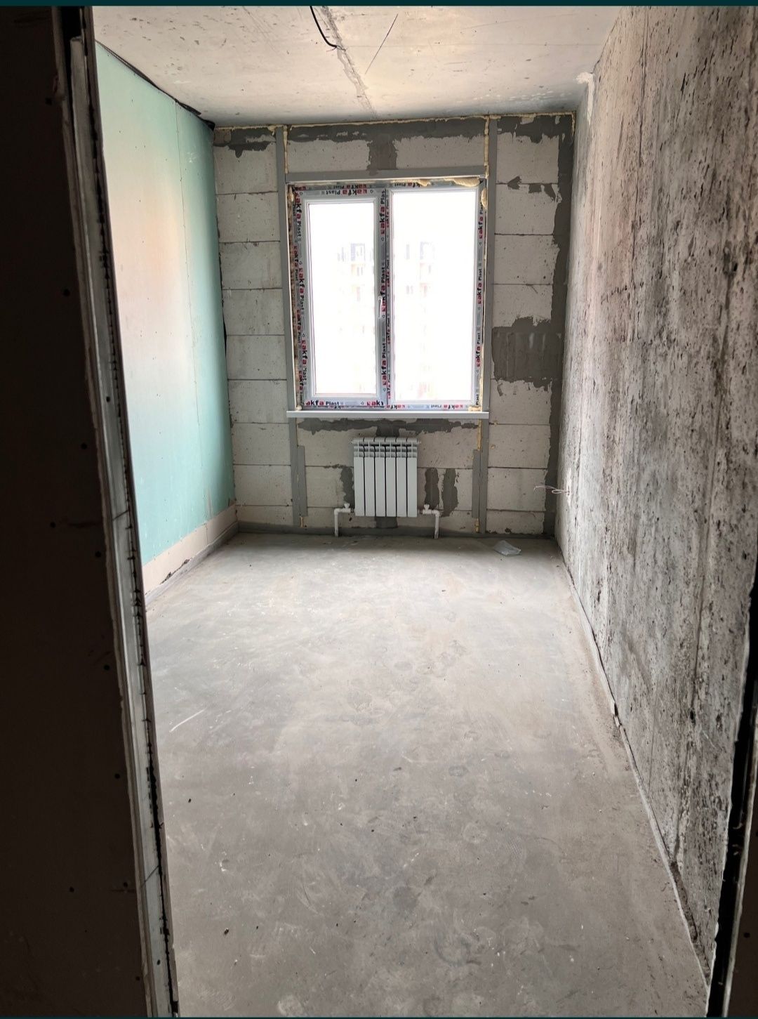 продается своя квартира новострои́ка