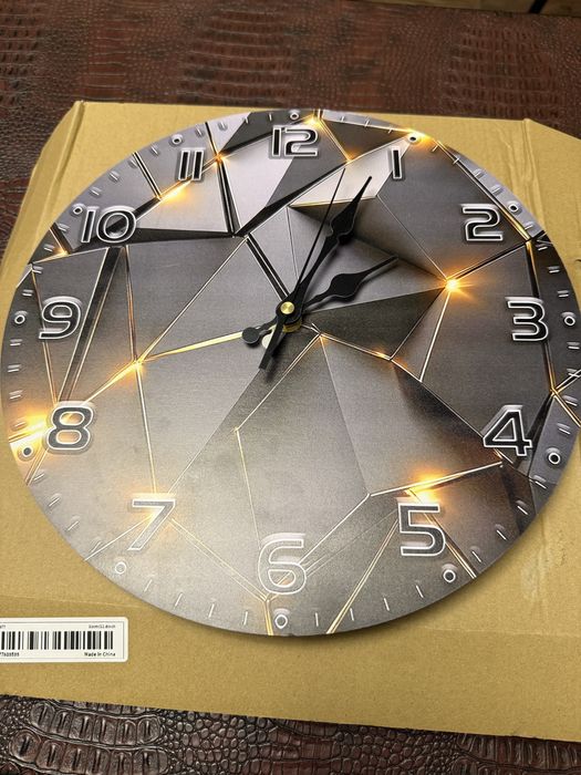 Модерен стенен часовник 30см