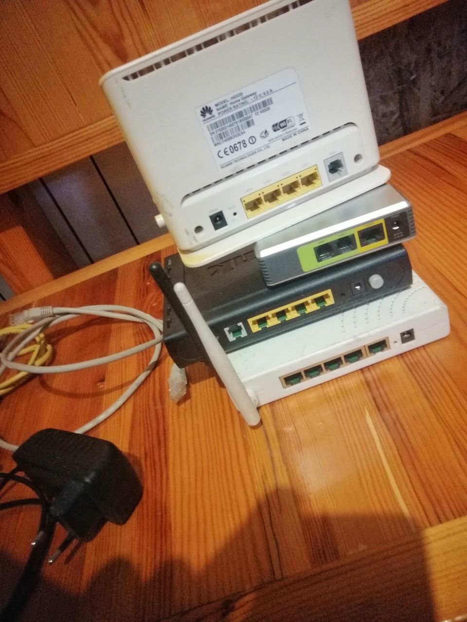 ПРОДАМ МОДЕМ (wi fi  HUAWEI ! 4 порта. Казахтелеком.