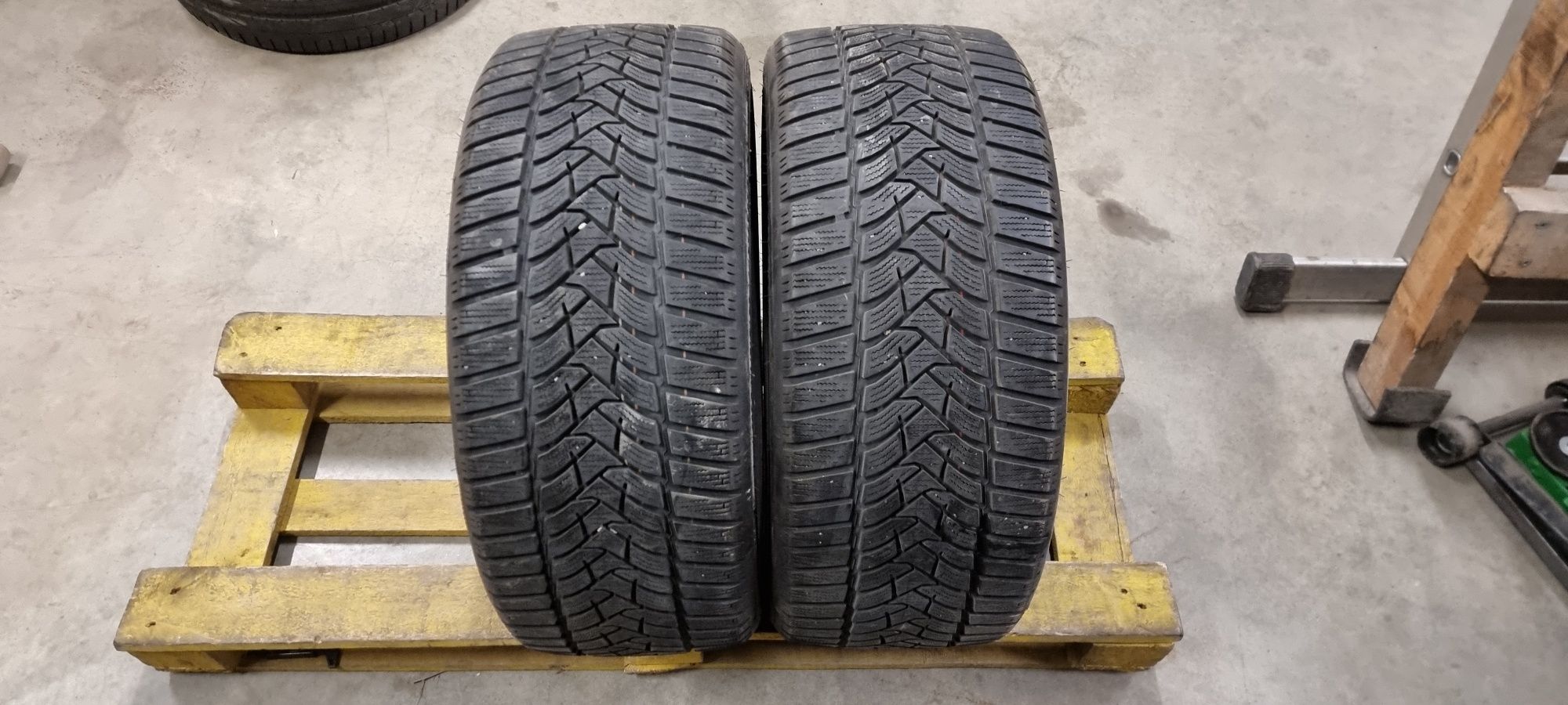 2бр Зимни гуми 225/40/18 Dunlop