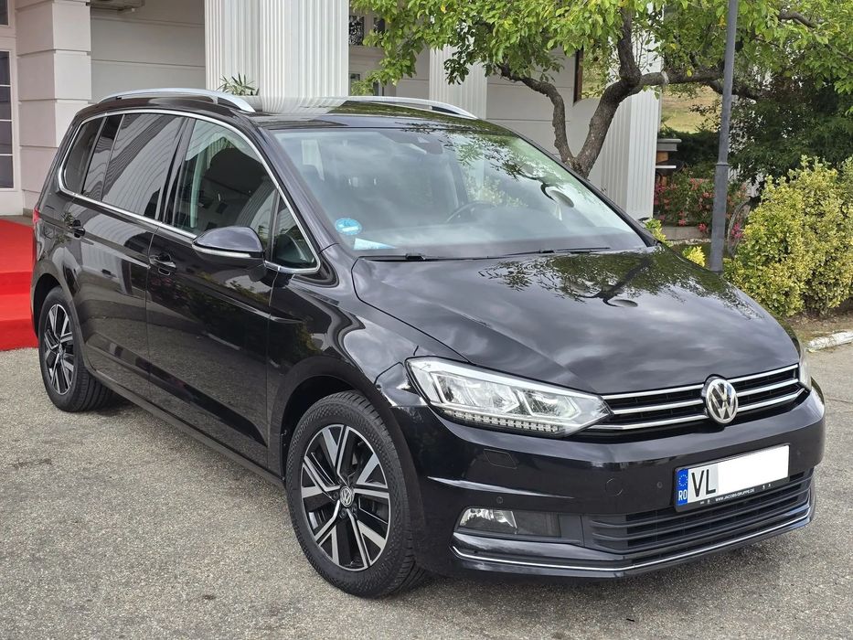 Volkswagen Touran Highline Unic proprietar Full Led Alcantara Lumini ambientale ACC