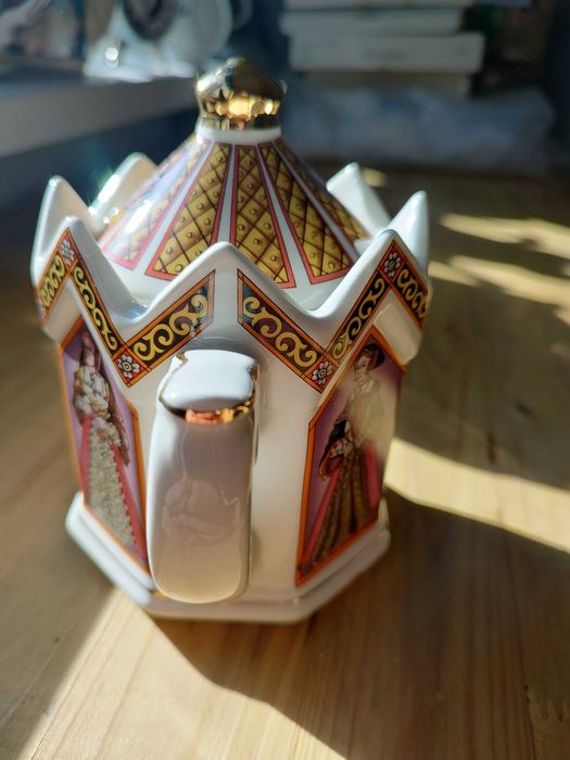 Винтидж британски чайник на Sadler Хенри VIII