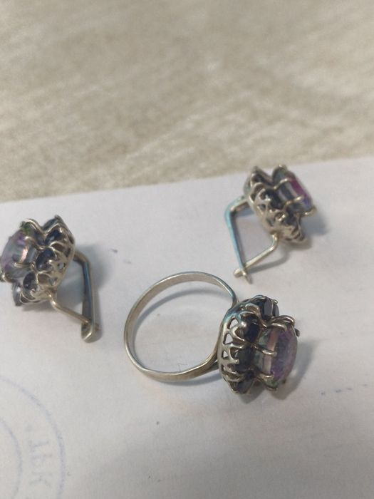 Продам набор серебро кольцо и серьги.