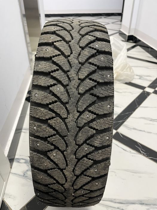 продам зимнюю резину, шины, шипы 205x65 R15