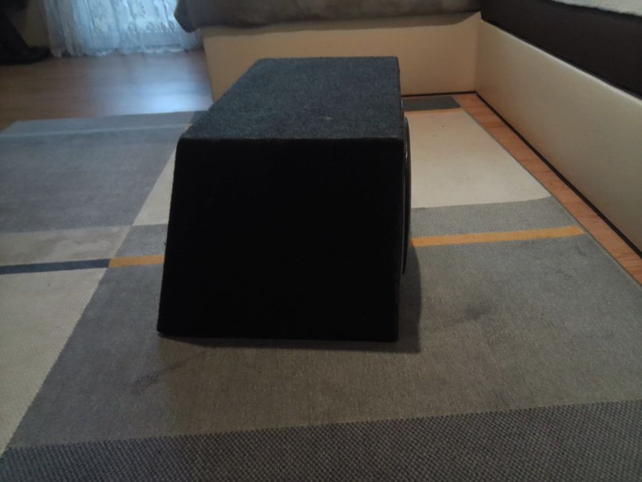 Продавам бас каса 10 инча