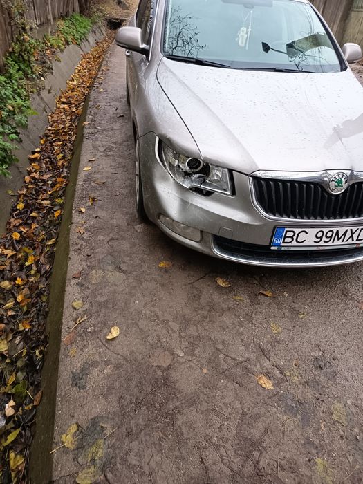 Vând Skoda superb avariata