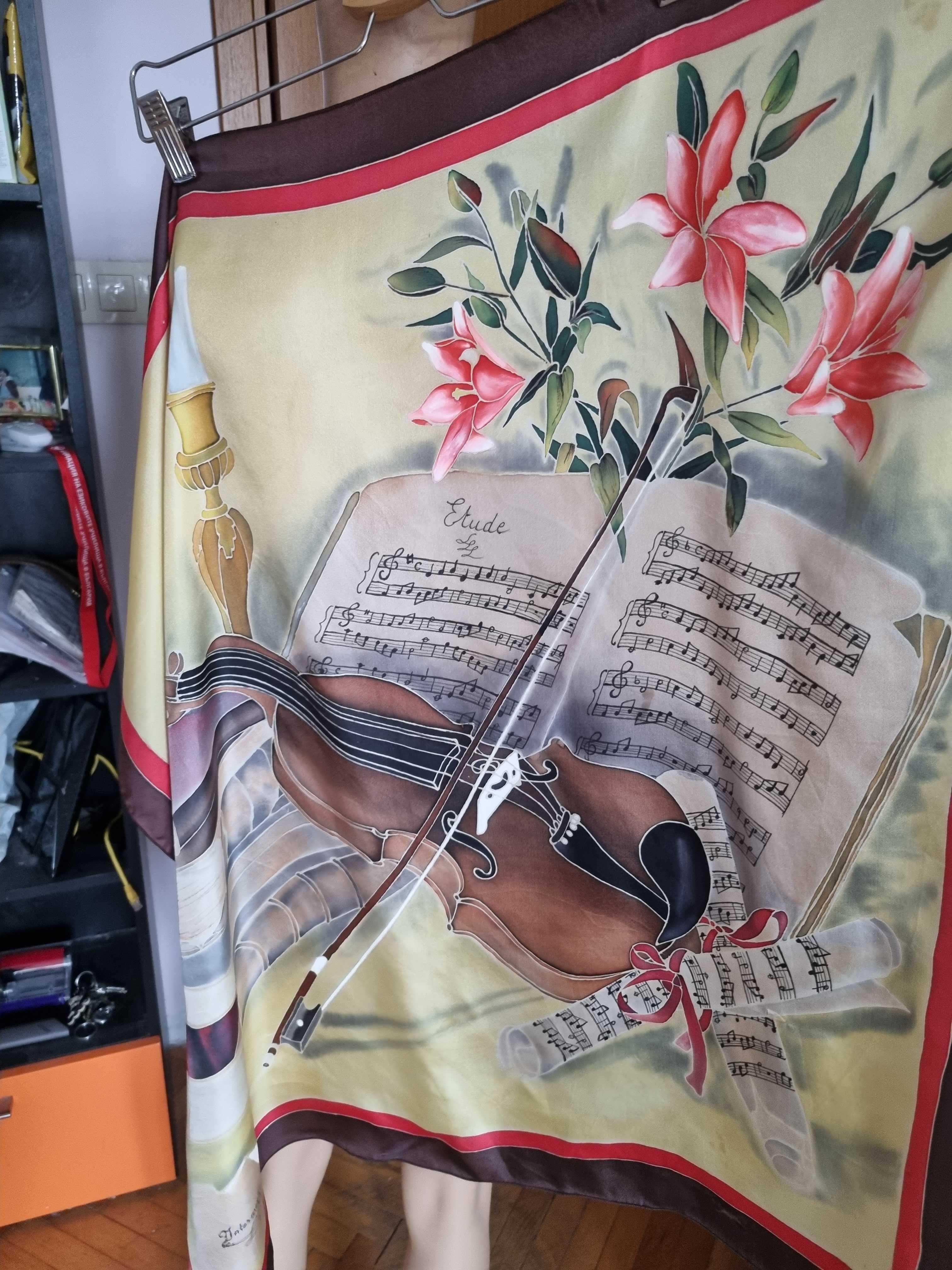 Копринен шал с музикален десен