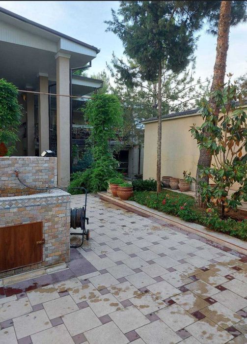 Бадамзар 11 соток с домом на 721 м²