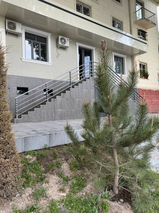 срочно срочно продаётса нежилой помищенияа яакасарой с Ариндаторим