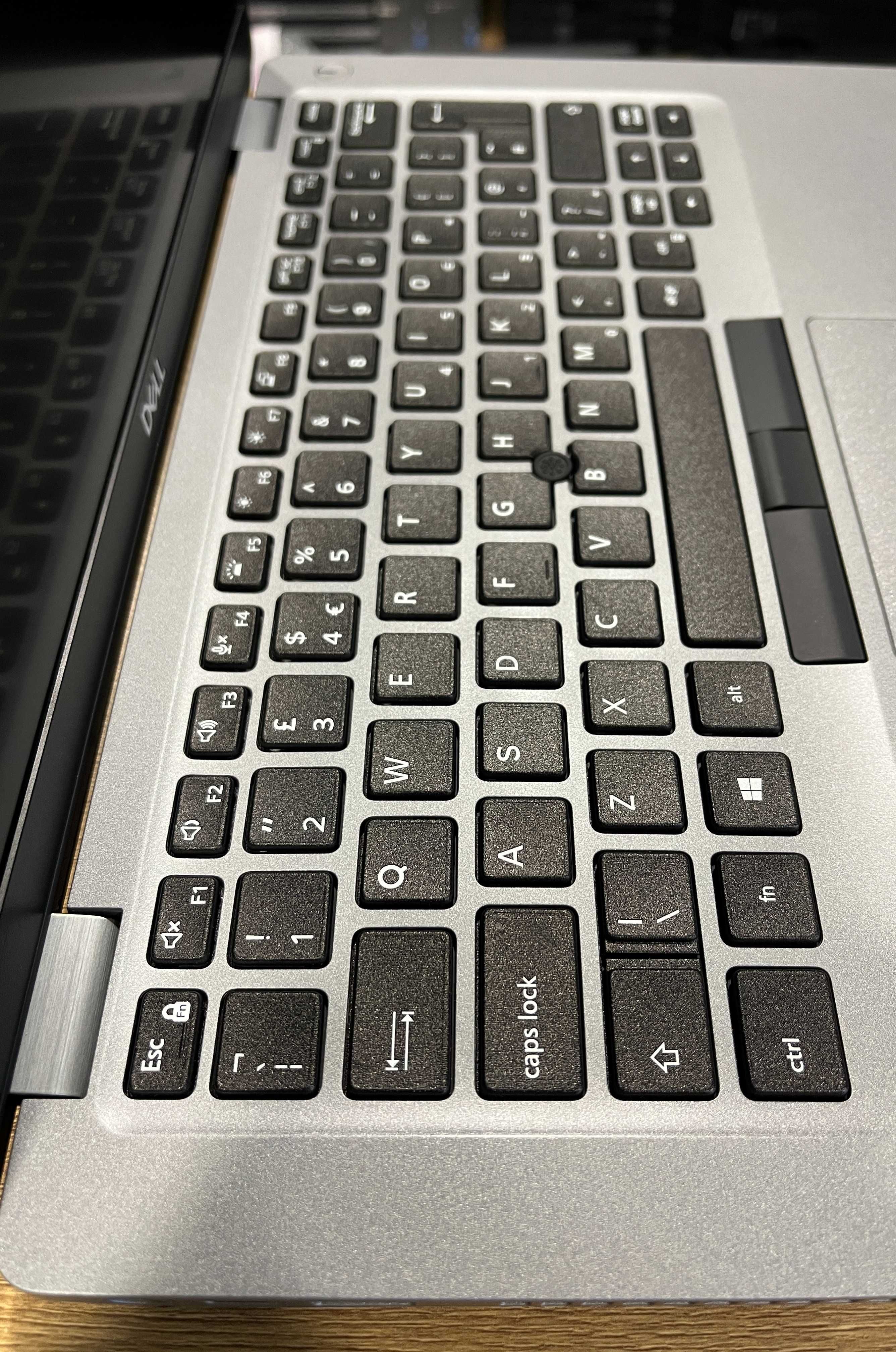 Dell Latitude 5411. Core i5-10400H - 1.6/4.6 GHz. 8/256. 14" FHD IPS