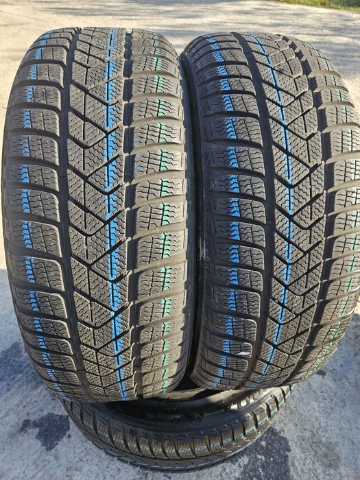 Vând 4 anvelope iarna 205/50r17 205/50r17 Pirelli