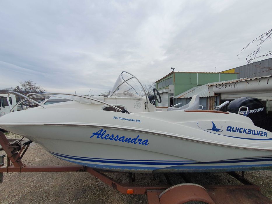 Продавам лодка Quicksilver Commander 555 Walk around 80 кс 4Т колесар