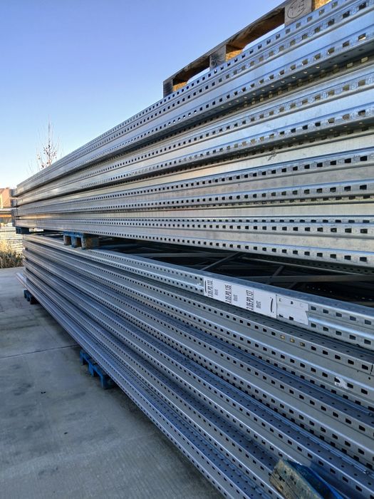 Avem rafturi metalice de vânzare