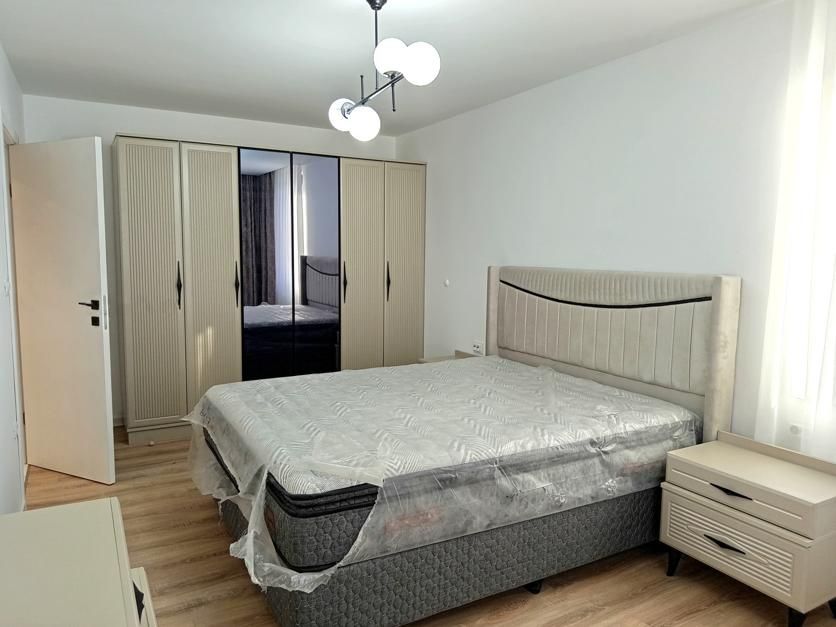 Дава се под наем Тристаен апартамент в Пловдив, Остромила - 116 кв.м за 700 € - Снимка #3