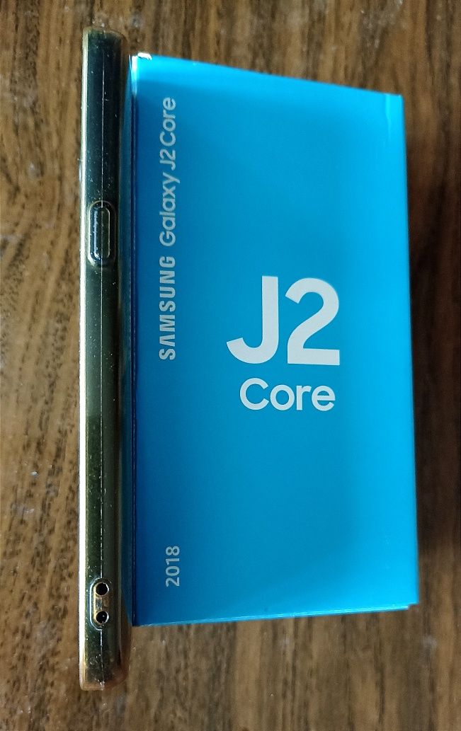 Смартфон Samsung Galaxy J2 Core.