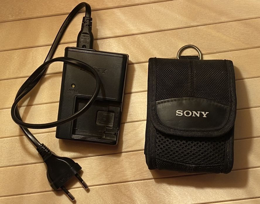 Incarcator Sony BC-CSD si husa aparat point and shoot husa sony