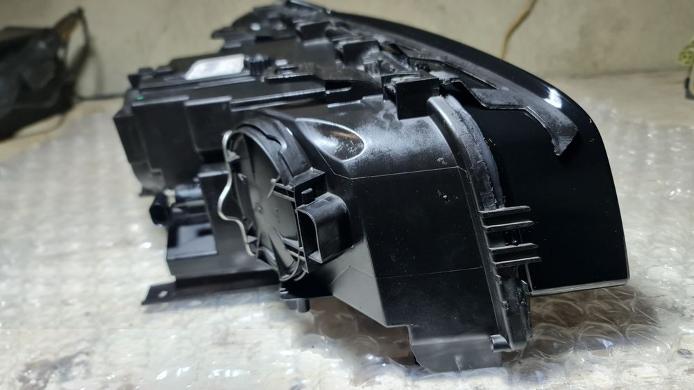 BMW е83 x3 ляв фар биксенон завиващ