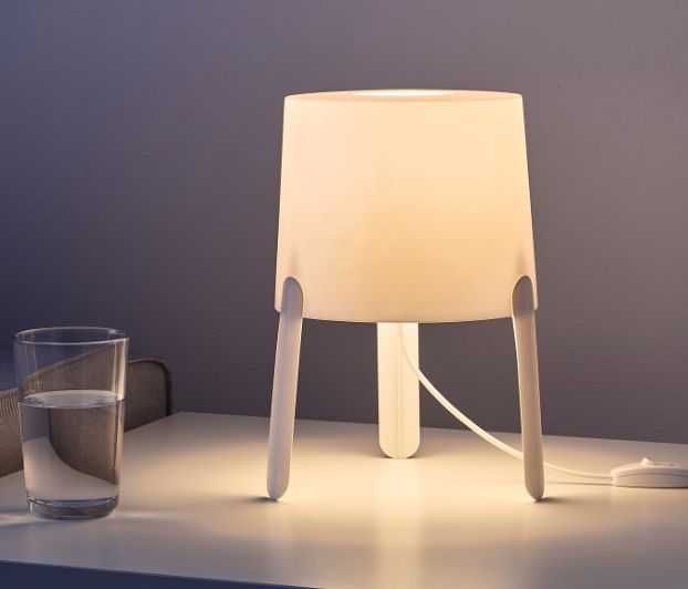 Lampa de masa, alba