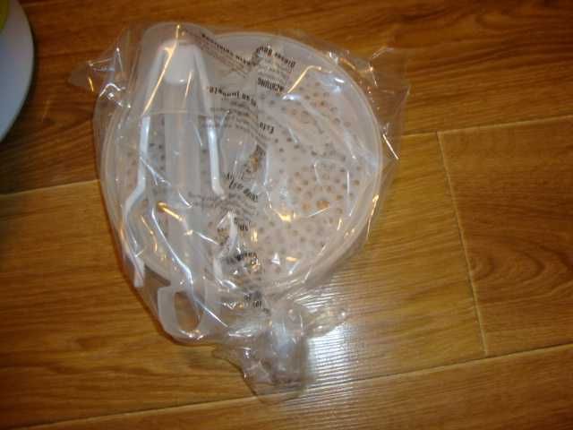 Sterilizator nou de biberoane cu aburi Laica BC1005+încălzitor Laica.