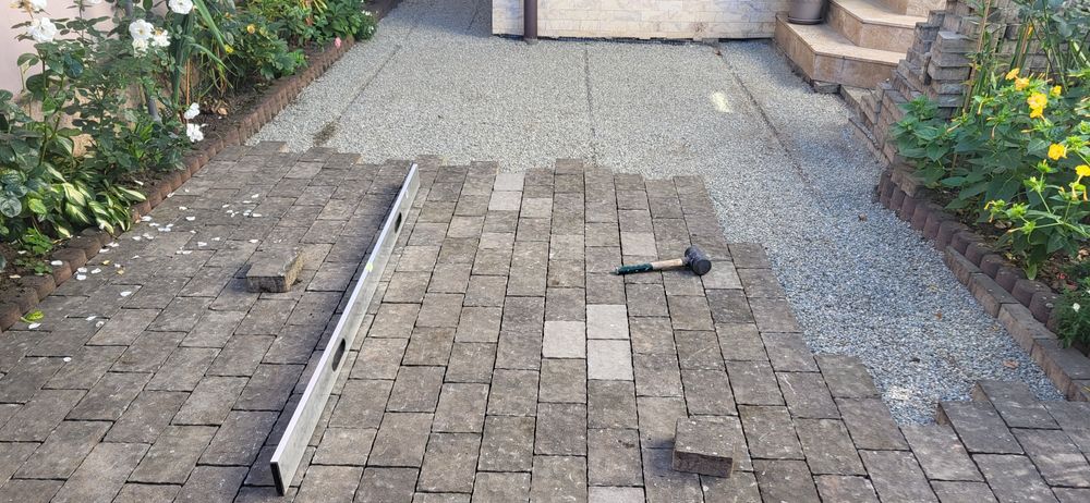 Prestări servicii cu Mini încarcator,miniexcavator, pavaje