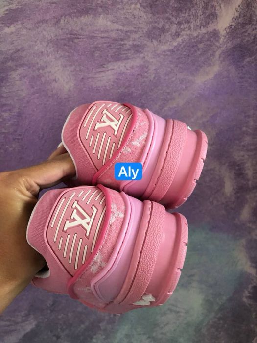 Adidasi Louis Vuitton