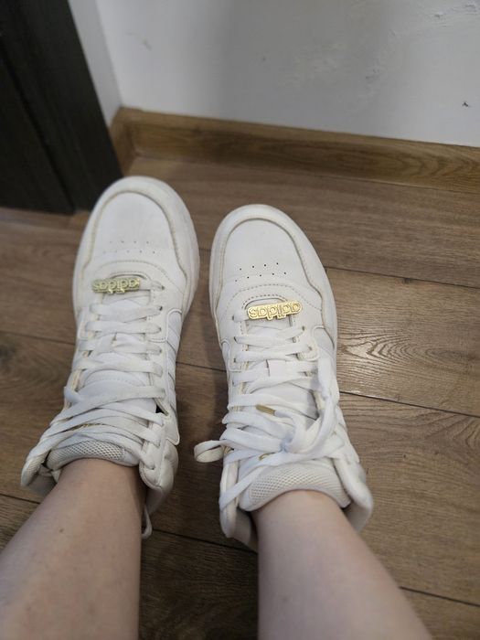 Adidas бели дамски кецове