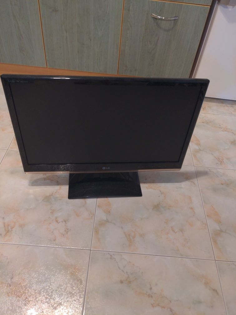 Телевизор LG 24"  Full HD