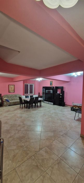 Închiriez pentru Crăciun/Revelion