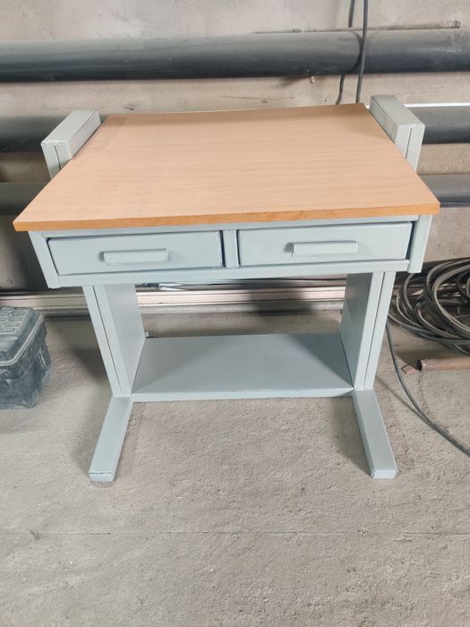 Продам стол слесарный