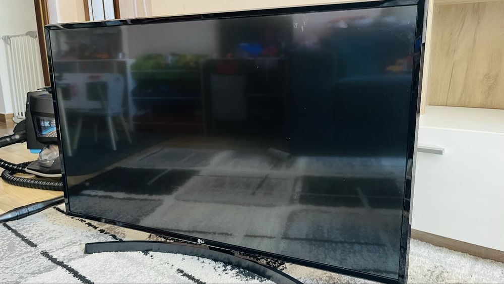 Телевозор LG 43инча