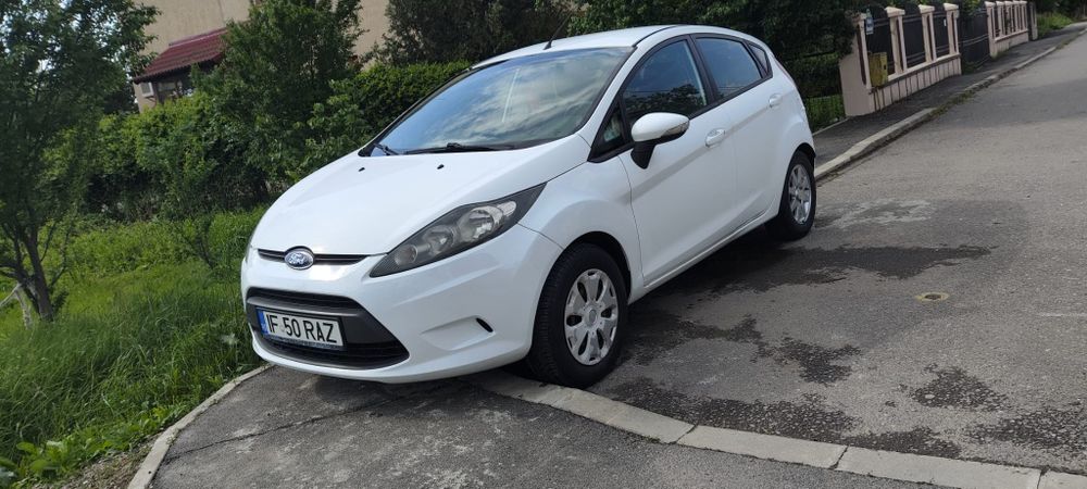 Vând Ford Fiesta, an 2012