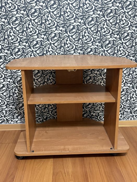 Компактная универсальная тумба для дома