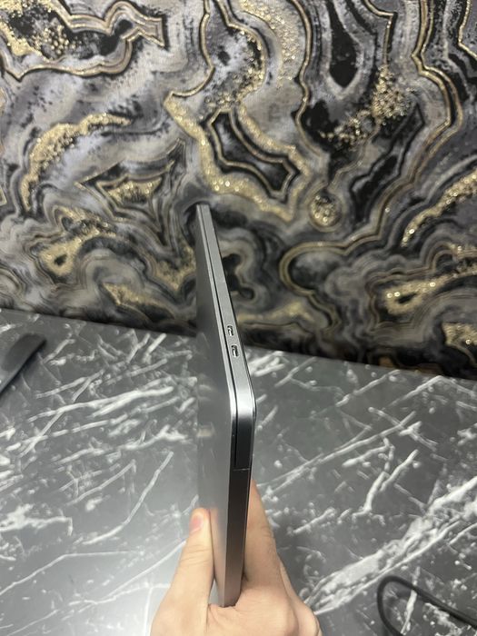 Macbook pro m1 8/256gb