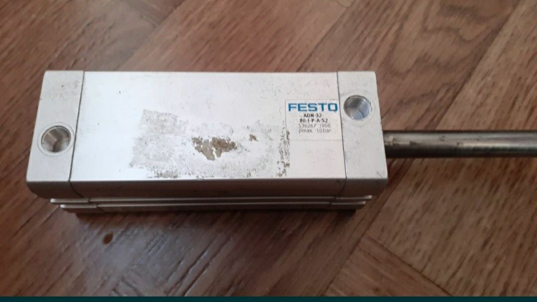 Cilindru piston pneumatic Festo