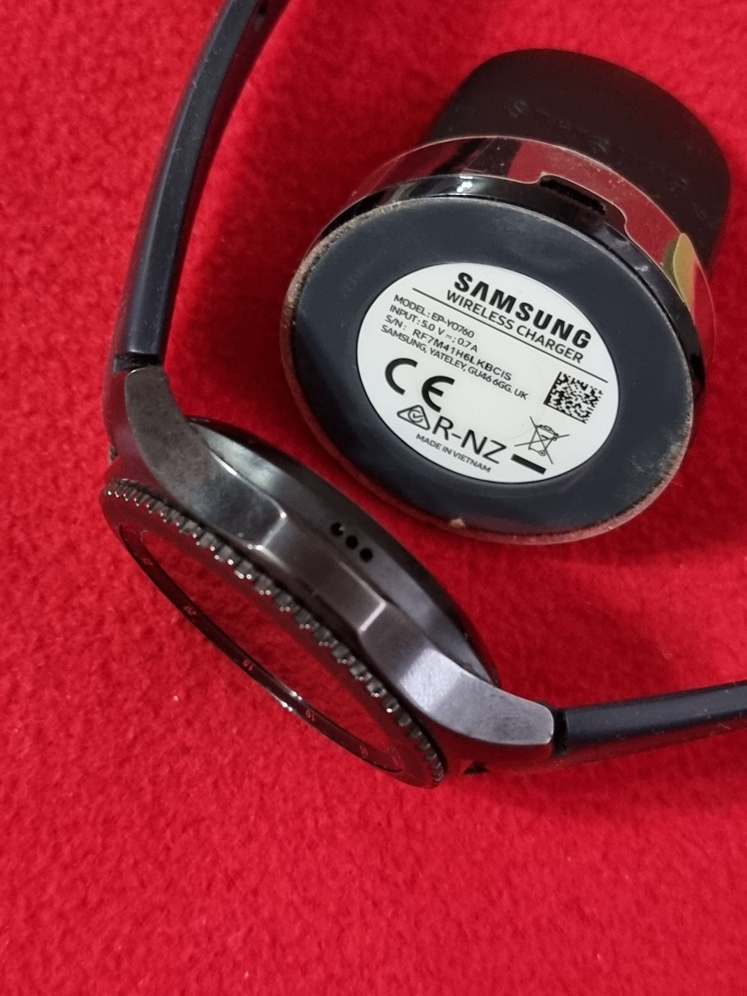 Smartwatch Samsung Frontier, Impecabil, Încărcător wireless.