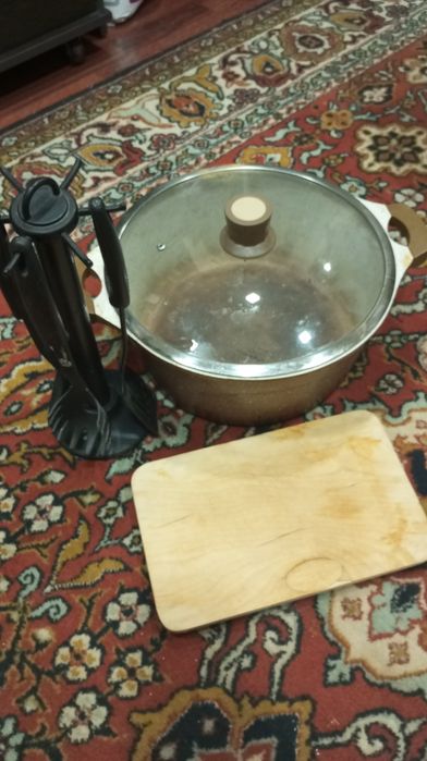 Казан и к нему подарки