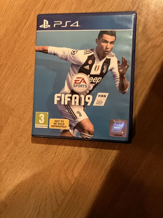 vand Fifa 17 si Fifa 19 pentru PS4