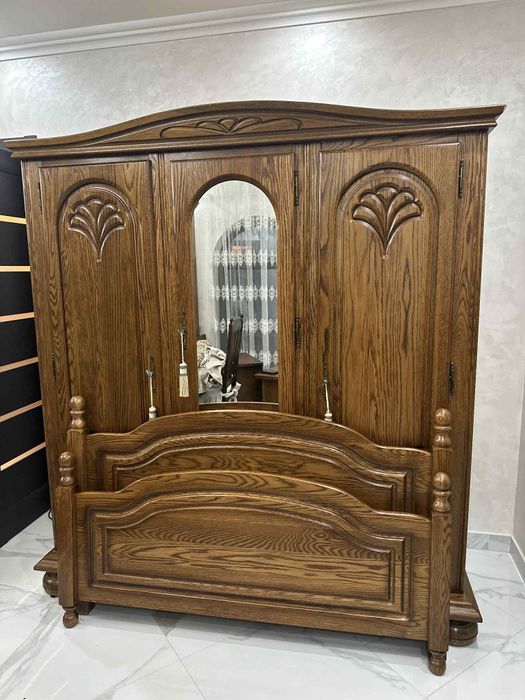 Dormitoare coplecte masive în stare bună