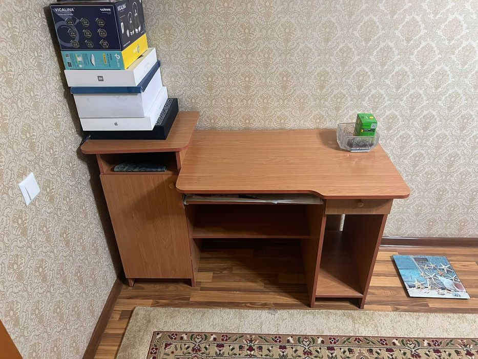 Продам компьютерный стол
