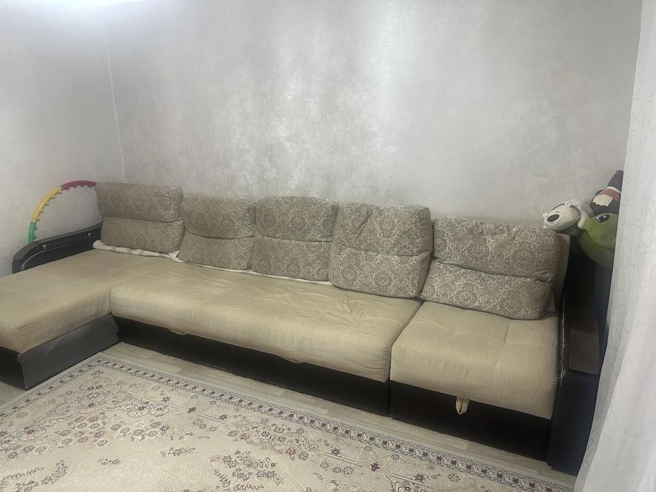 Диван 384см 3 ящика для вещей крепкий и удобный