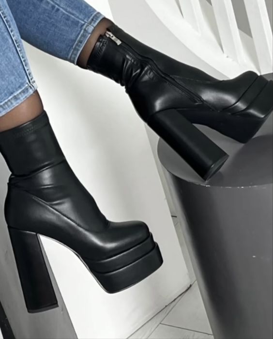 Продам новые ботильоны Versace (натуральная кожа)